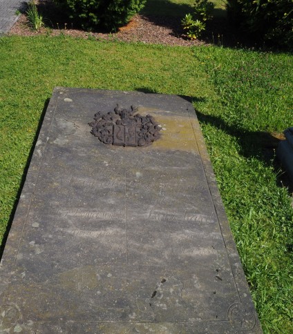 Nagrobek Johanna i Christine Gottlieb, cmentarz w Ligotce kameralnej, stan z 2022 roku