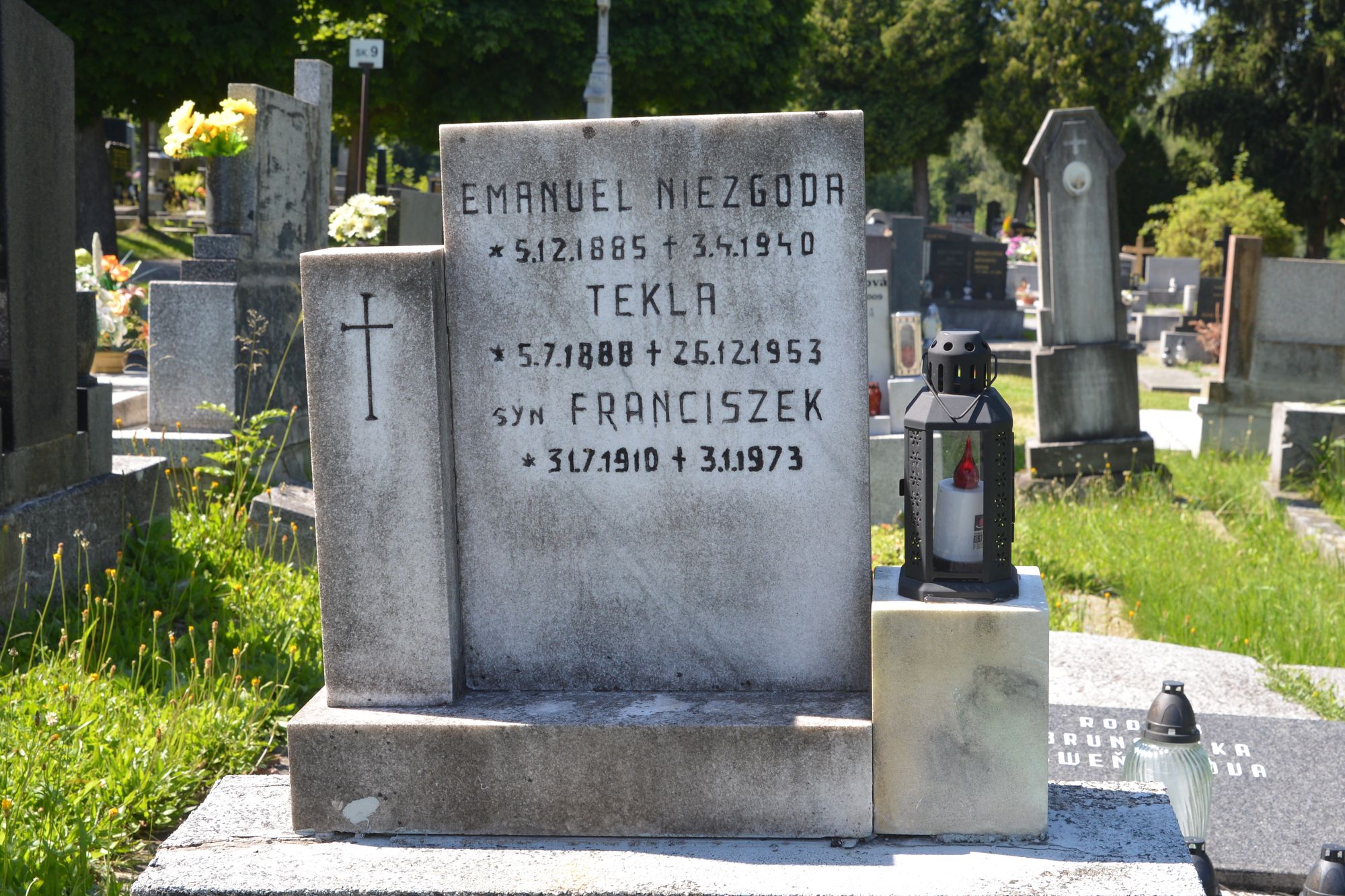 Tombstone of the Niezgod family, Karviná Doly cemetery