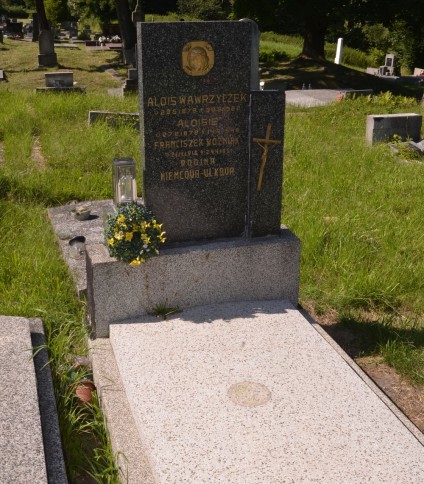 Grobowiec Aloisa i Aloisie Wawrzyczków, Franciszka Woźniaka, cmentarz w Karwinie Dołach