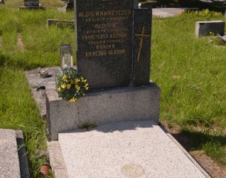 Grobowiec Aloisa i Aloisie Wawrzyczków, Franciszka Woźniaka, cmentarz w Karwinie Dołach