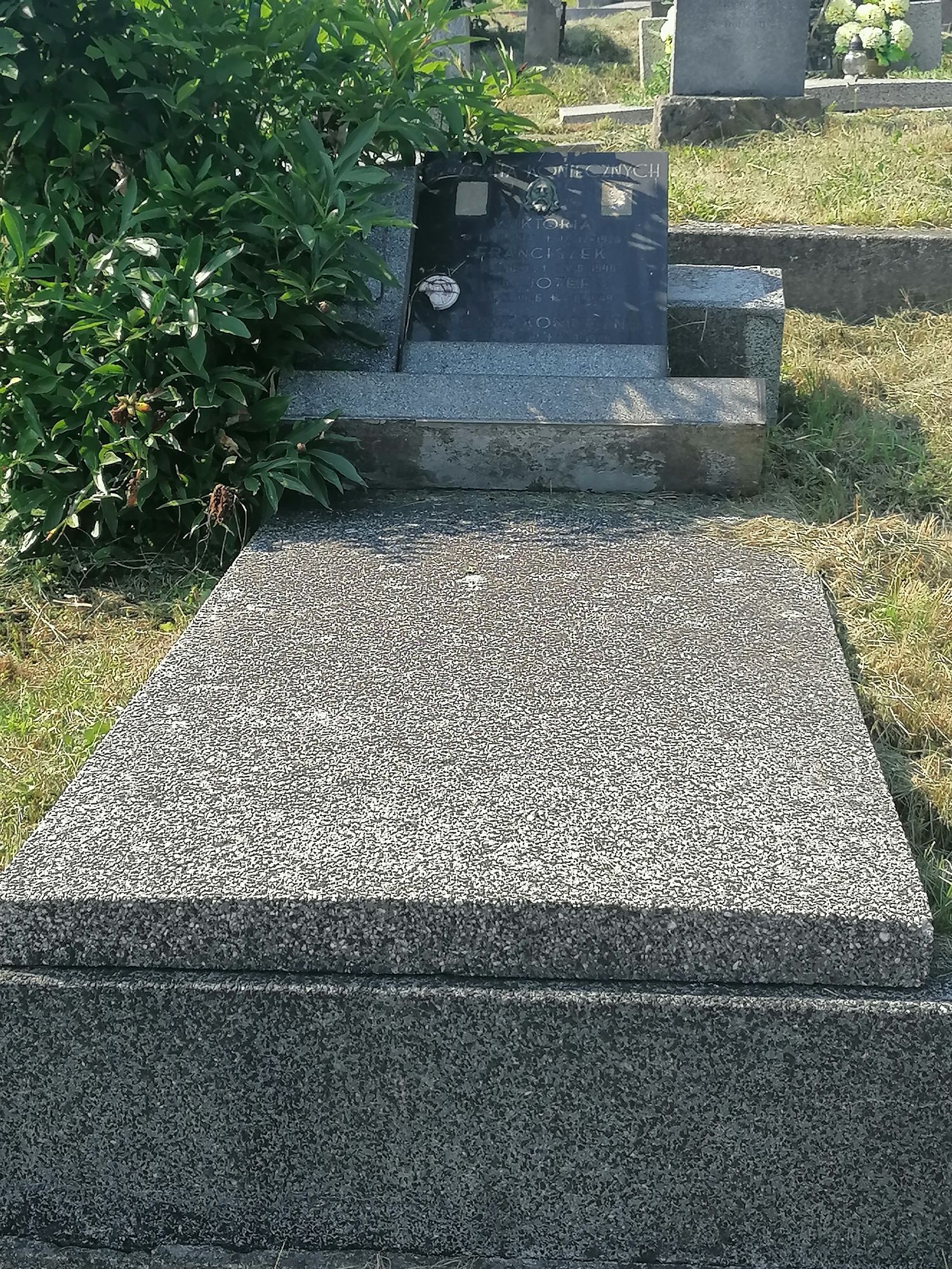 Tombstone of the Konieczny family, Karviná Doły cemetery, state 2022