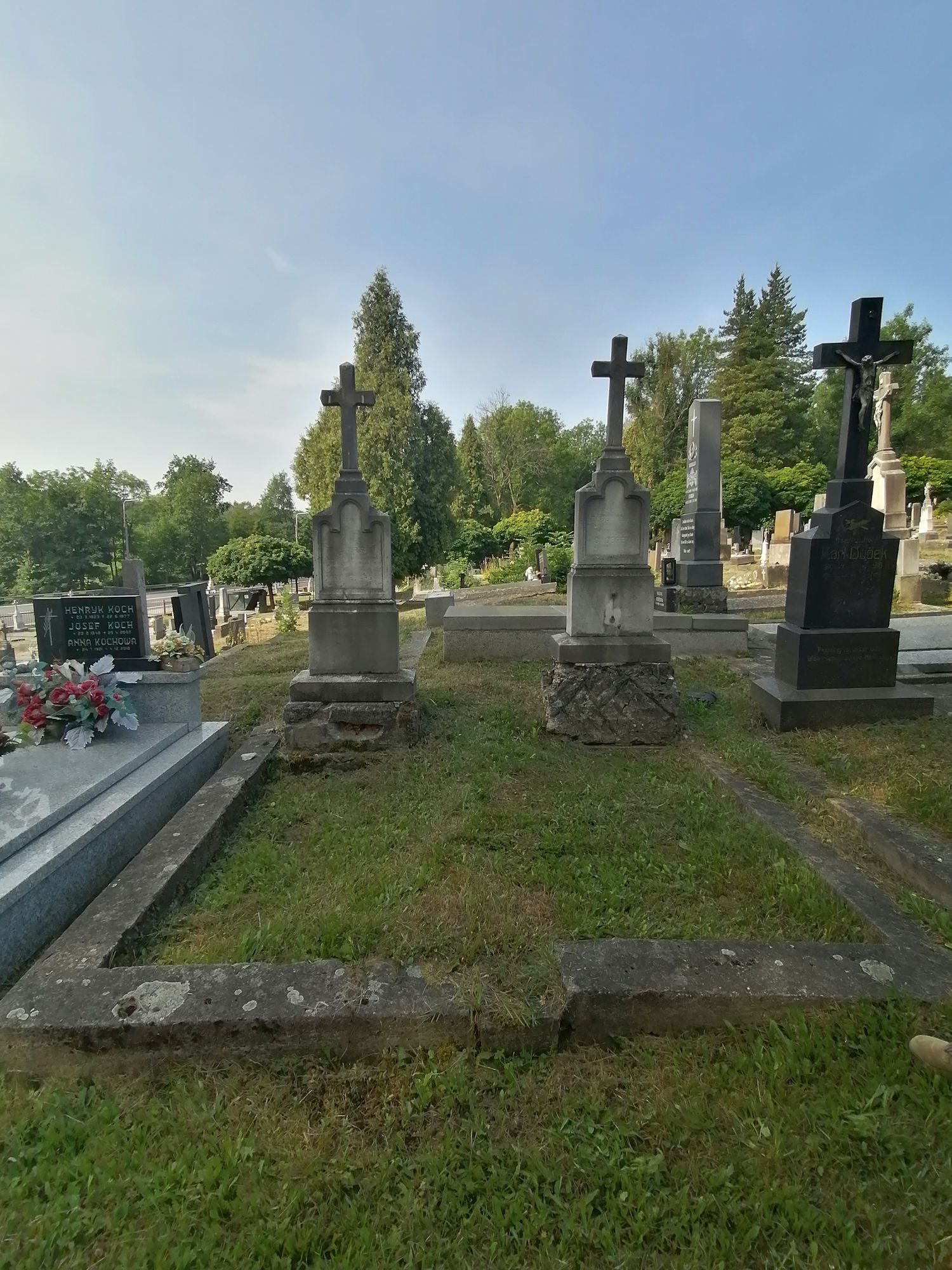 Nagrobek Jakuba i Marii Pilarskich, cmentarz w Karwinie Dołach, stan 2022