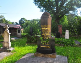 Nagrobek rodziny Wałach, cmentarz w Ligotce Kameralnej, stan z 2022