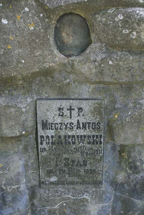 Fragment of the gravestone of Mieczyslaw and Stanislaw Polakowski, Ross Cemetery in Vilnius, as of 2013.