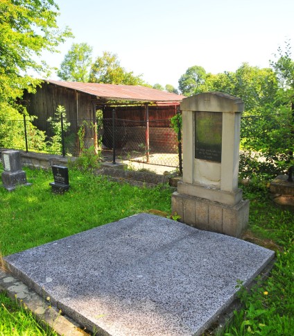 Nagrobek Jana i Anny Zwak, cmentarz w Ligotce Kameralnej, stan z 2022