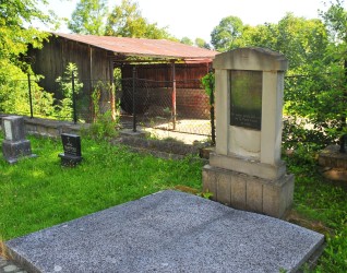 Nagrobek Jana i Anny Zwak, cmentarz w Ligotce Kameralnej, stan z 2022