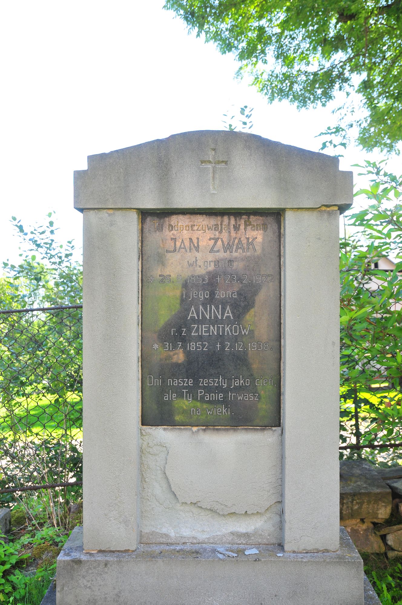 Nagrobek Jana i Anny Zwak, cmentarz w Ligotce Kameralnej, stan z 2022