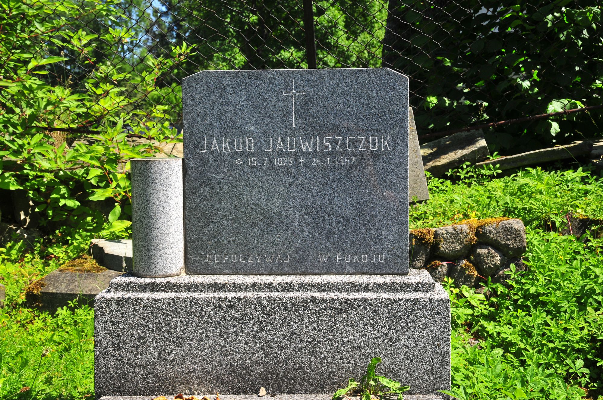 Nagrobek Jakuba Jadwiszczoka, cmentarz w Ligotce Kameralnej, stan z 2022