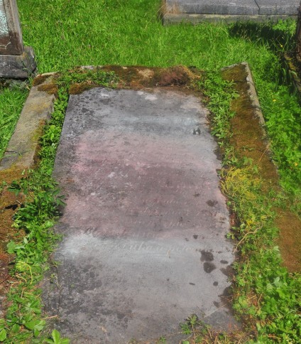 Nagrobek Jerzego i Anny Wałach, cmentarz w Ligotce Kameralnej, stan z 2022