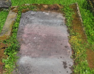 Nagrobek Jerzego i Anny Wałach, cmentarz w Ligotce Kameralnej, stan z 2022