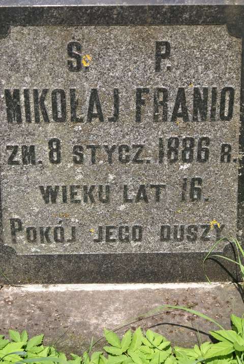 Fragment nagrobka Mikołaja Franio, cmentarz na Rossie w Wilnie, stan z 2013 r.