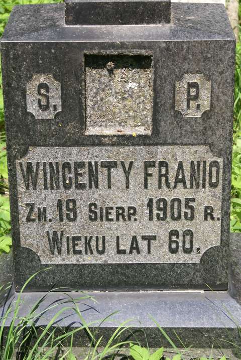 Fragment nagrobka Wincentego Franio, cmentarz na Rossie w Wilnie, stan z 2013 r.