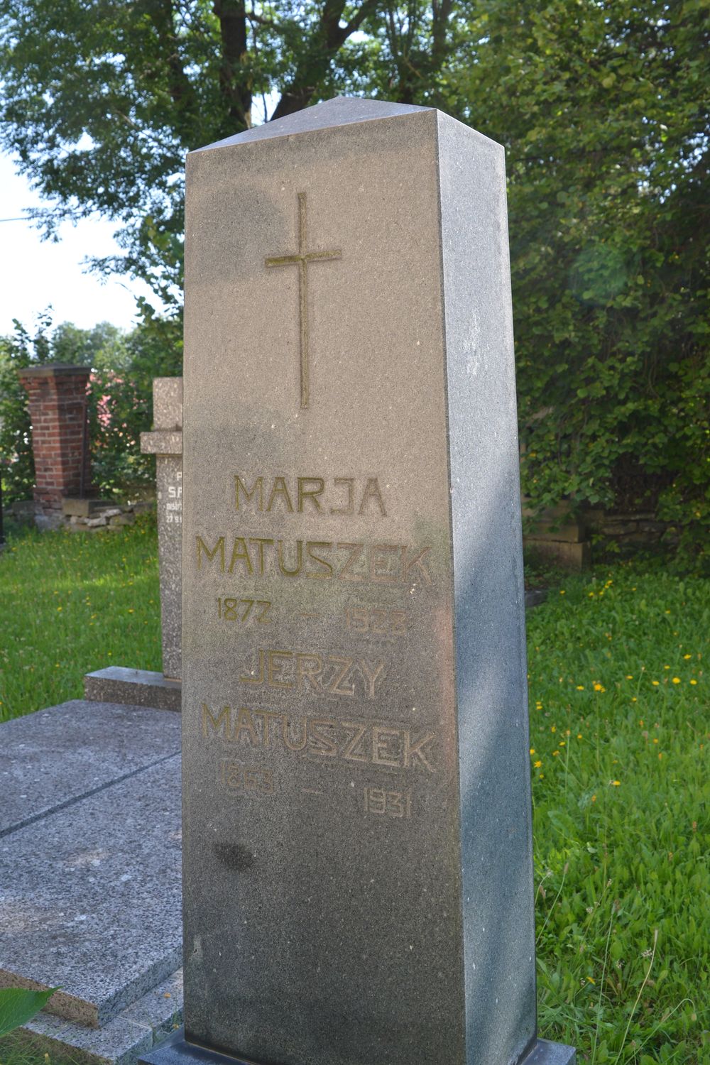 Nagrobek Jerzego i Marii Matuszków, cmentarz ewangelicki w Ligotce Kameralnej