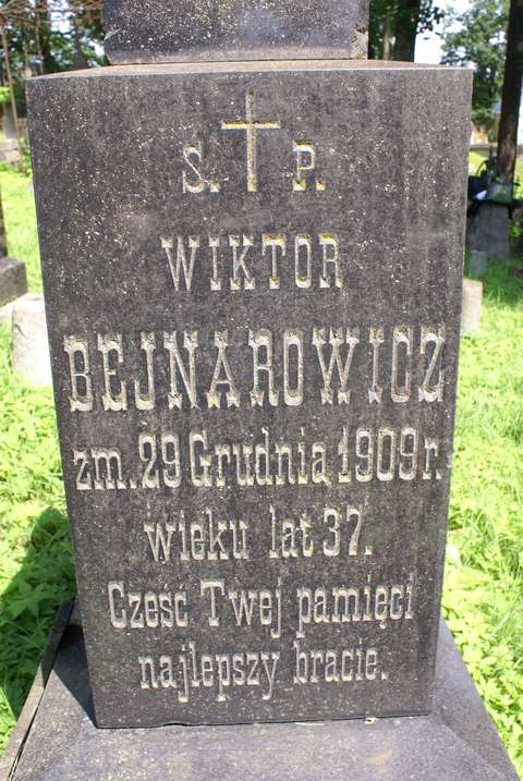 Fragment of the tombstone of Jadwiga, Lucjan and Wiktor Bejnarowicz, Ross cemetery in Vilnius, as of 2013.
