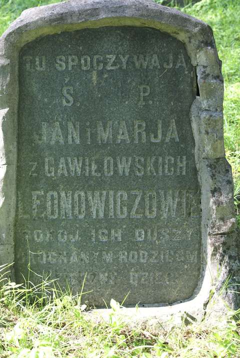 Tombstone of Jan and Maria Leonovich, Ross Cemetery in Vilnius, as of 2013.
