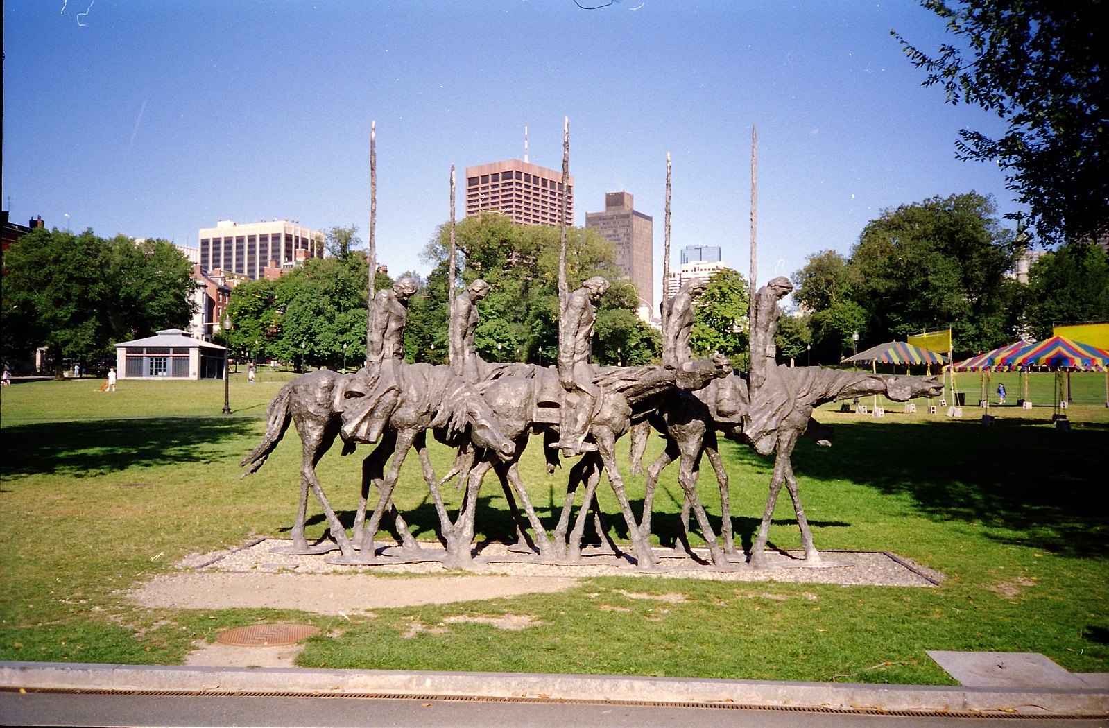 Photo montrant Outdoor sculpture \'Partisans\' in Boston