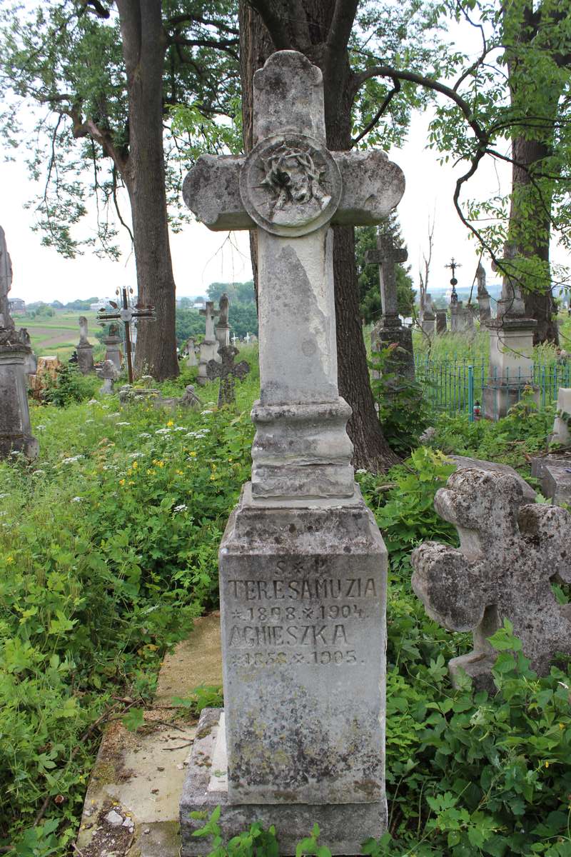 Tombstone of Agnes and Teresa Muzia, Zbarazh cemetery, state of 2018