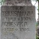 Photo montrant Tombstone of Agnes and Teresa Muzia