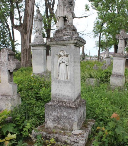 Nagrobek Wiktorii i Franciszka Ramsów, cmentarz w Zbarażu, stan z 2018 roku