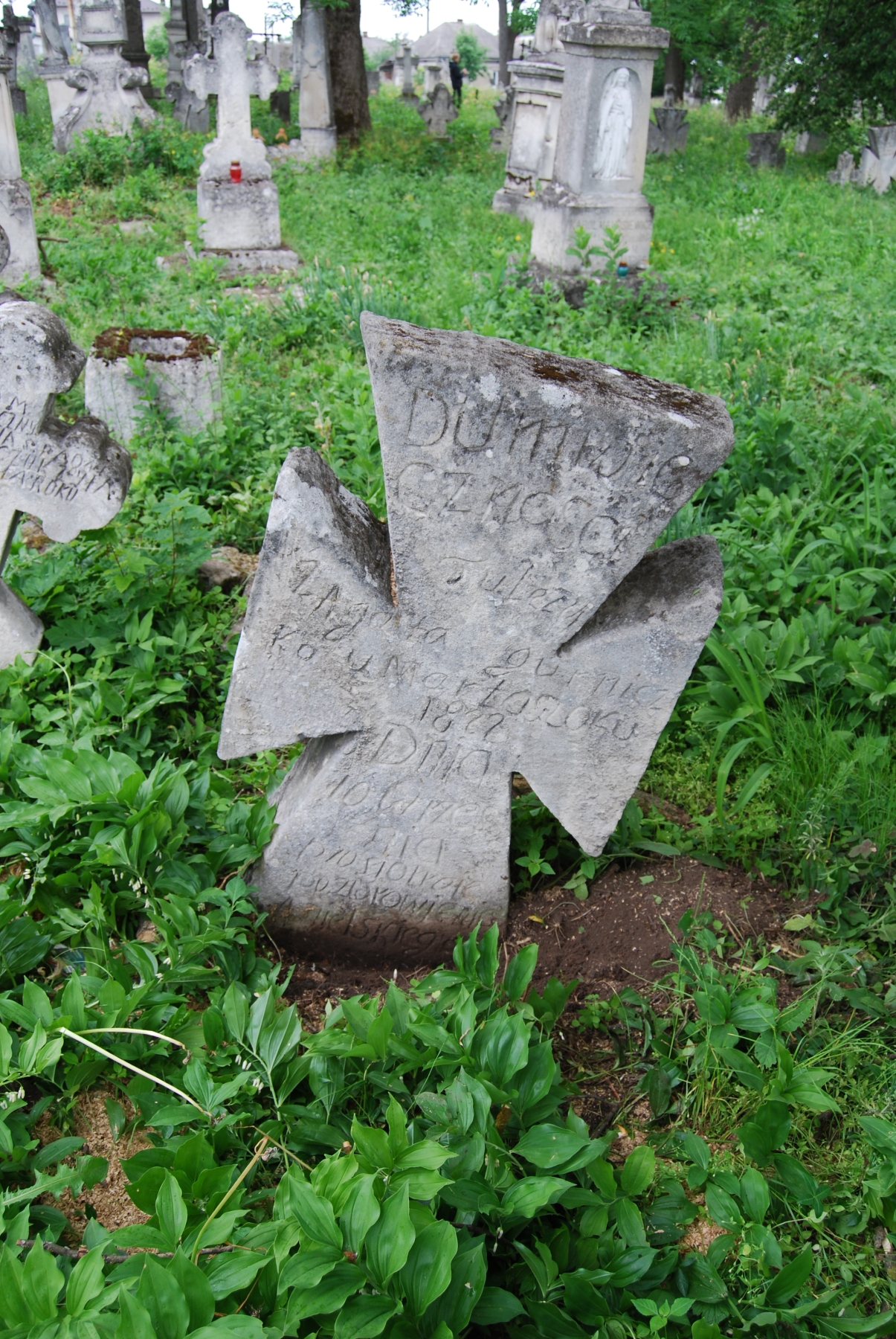 Nagrobek Agaty Gurmiczko, cmentarz w Zbarażu, stan z 2018