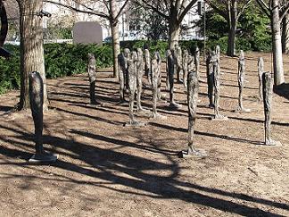 Sculpture 'Puellae' by Magdalena Abakanowicz at the National Gallery in Washington, DC