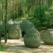 Photo montrant Sculpture \"Espace de développement inconnu\" de Magdalena Abakanowicz dans le parc de l\'Europe à Joneikiškės