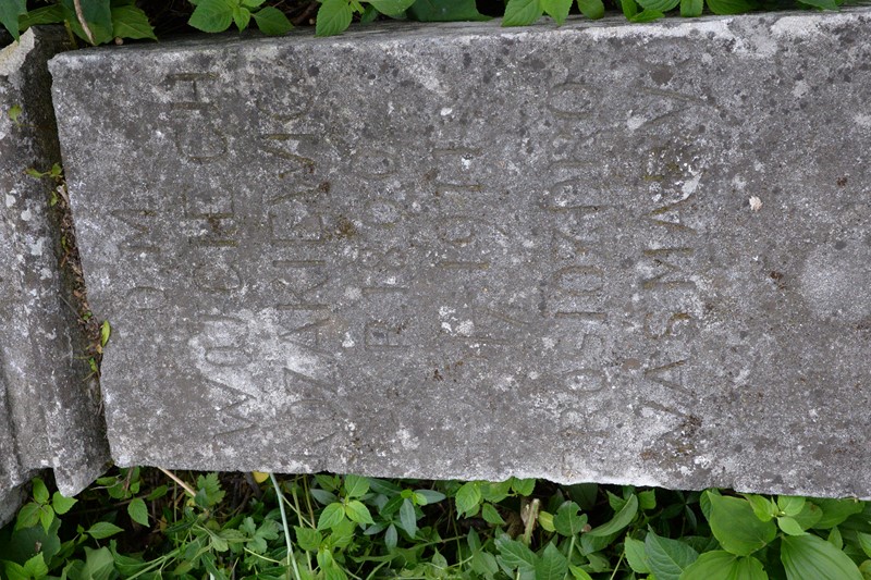 Inskrypcja nagrobka Wojciecha Kozakiewicza, cmentarz w Zbarażu, stan z 2018