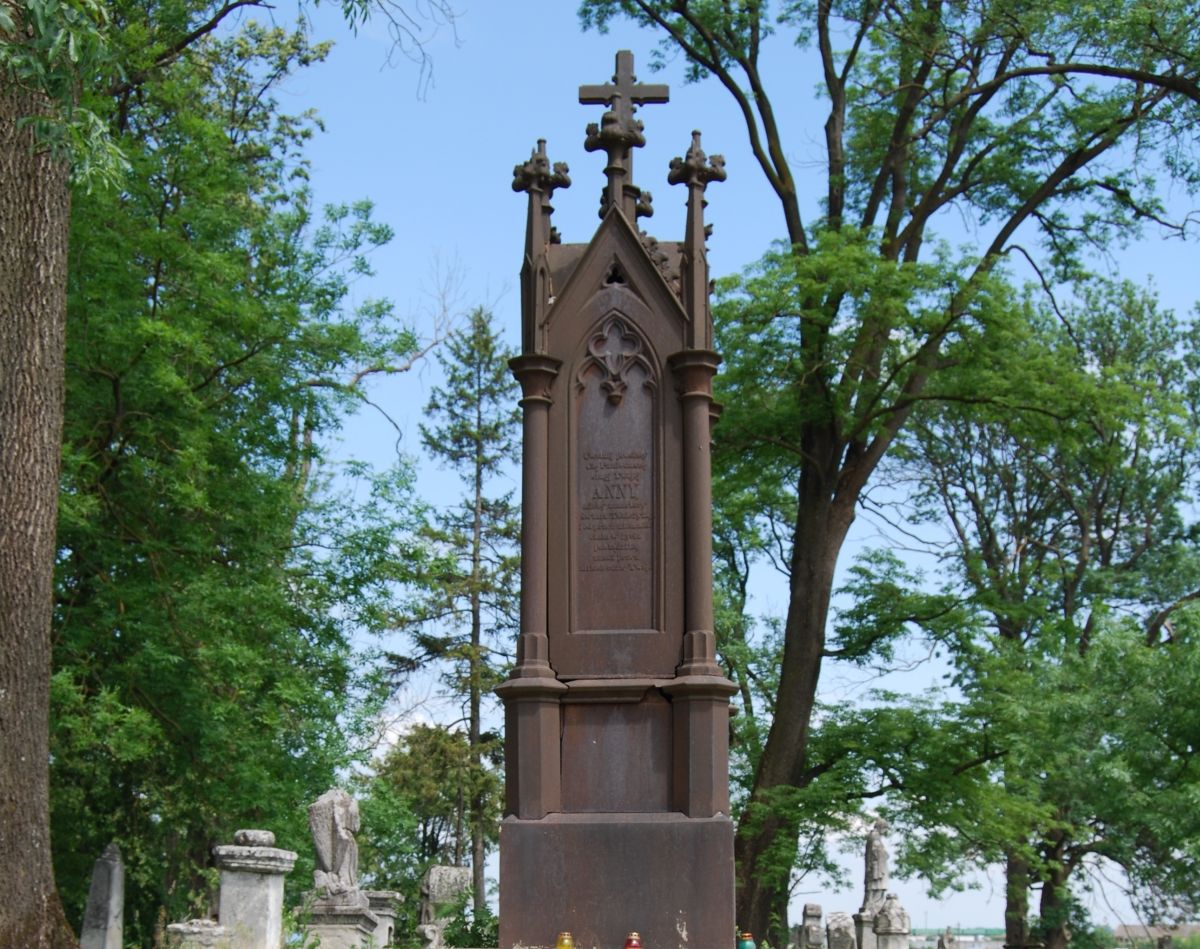 Grobowiec  Anny Grabowskiej oraz rodzin Gajewskich i Morawskich, cmentarz w Zbarażu