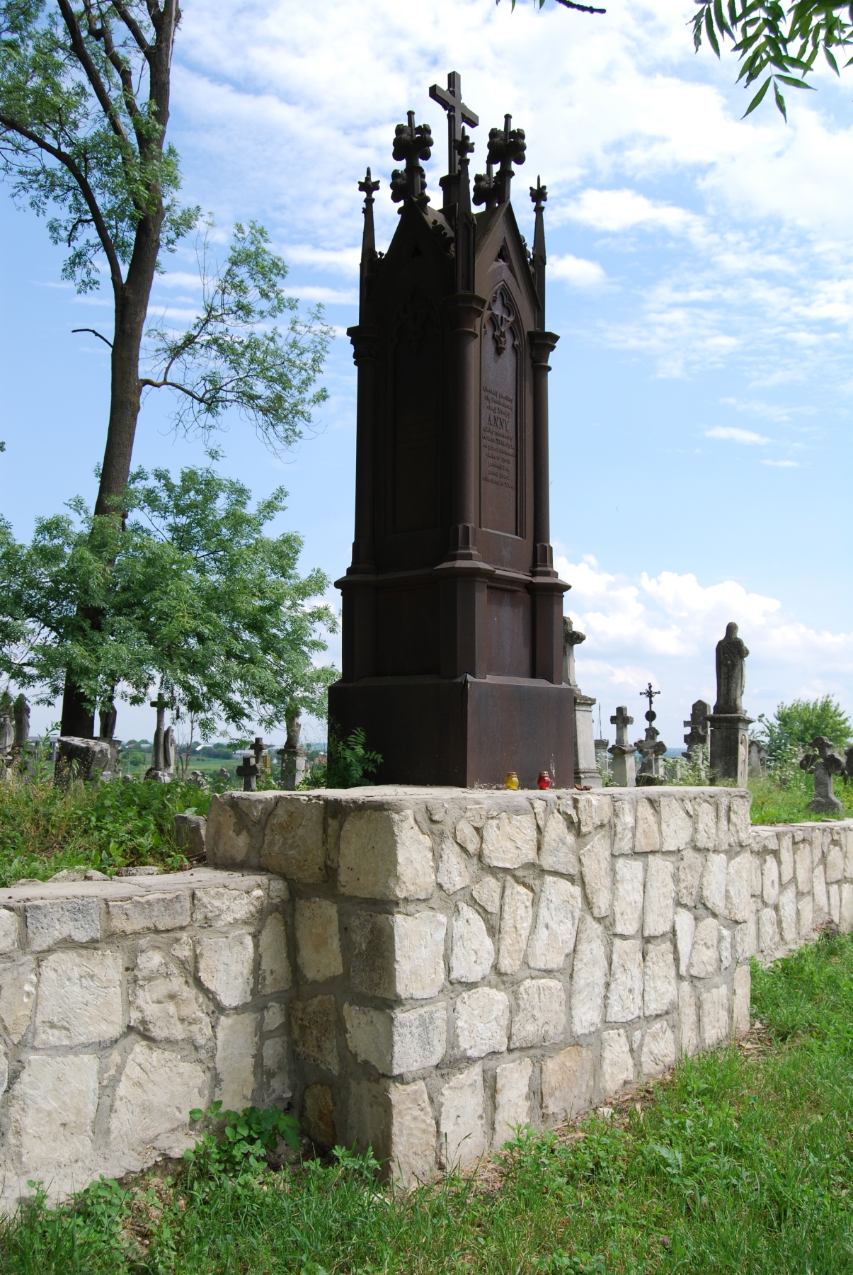 Grobowiec  Anny Grabowskiej oraz rodzin Gajewskich i Morawskich, cmentarz w Zbarażu, stan z 2018