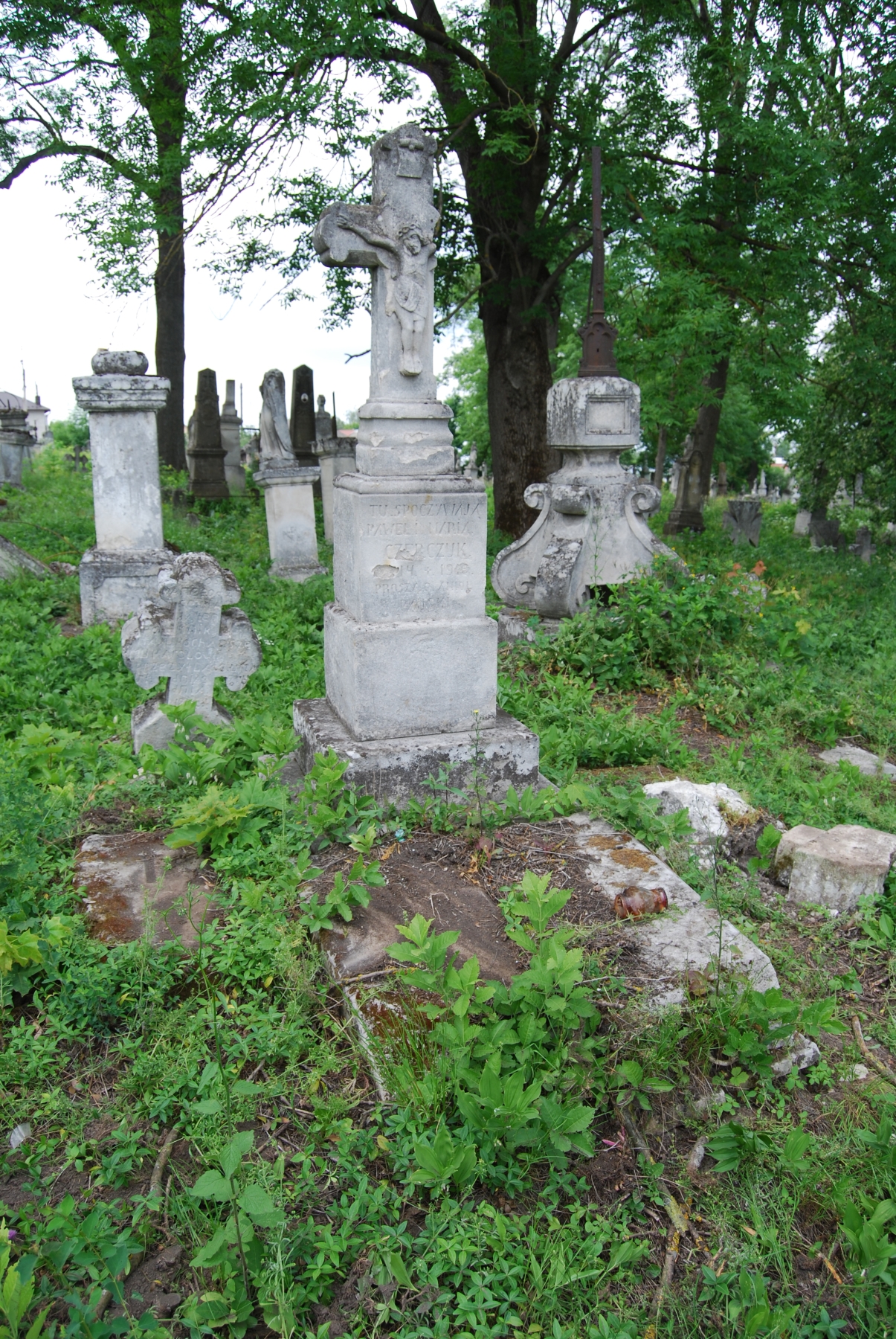 Nagrobek Marii i Pawła Czerczuków, cmentarz w Zbarażu, stan z 2018