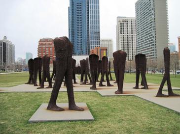 Fotografia przedstawiająca Magdalena Abakanowicz\'s sculpture \'Agora\' in Grant Park, Chicago