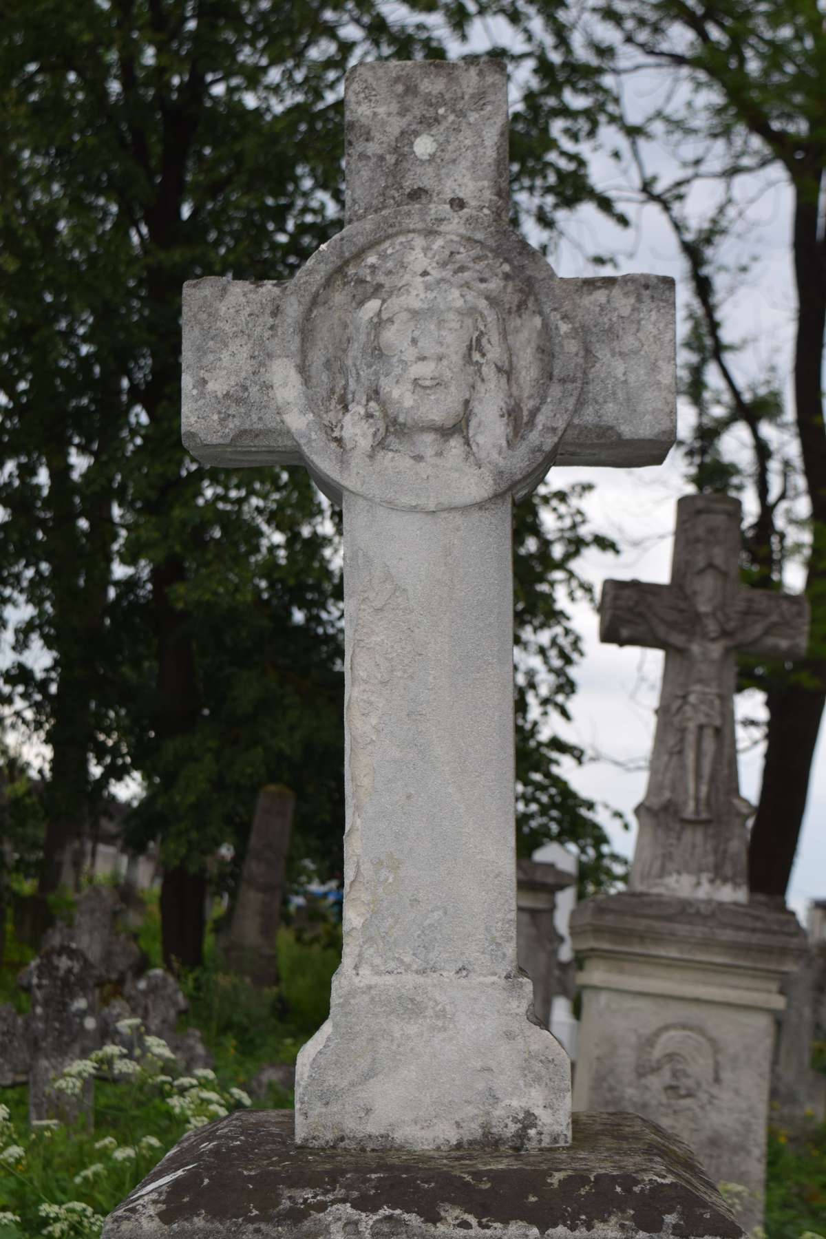 Fragment nagrobka Mikołaja Kaczałuby, cmentarz w Zbarażu, stan z 2018