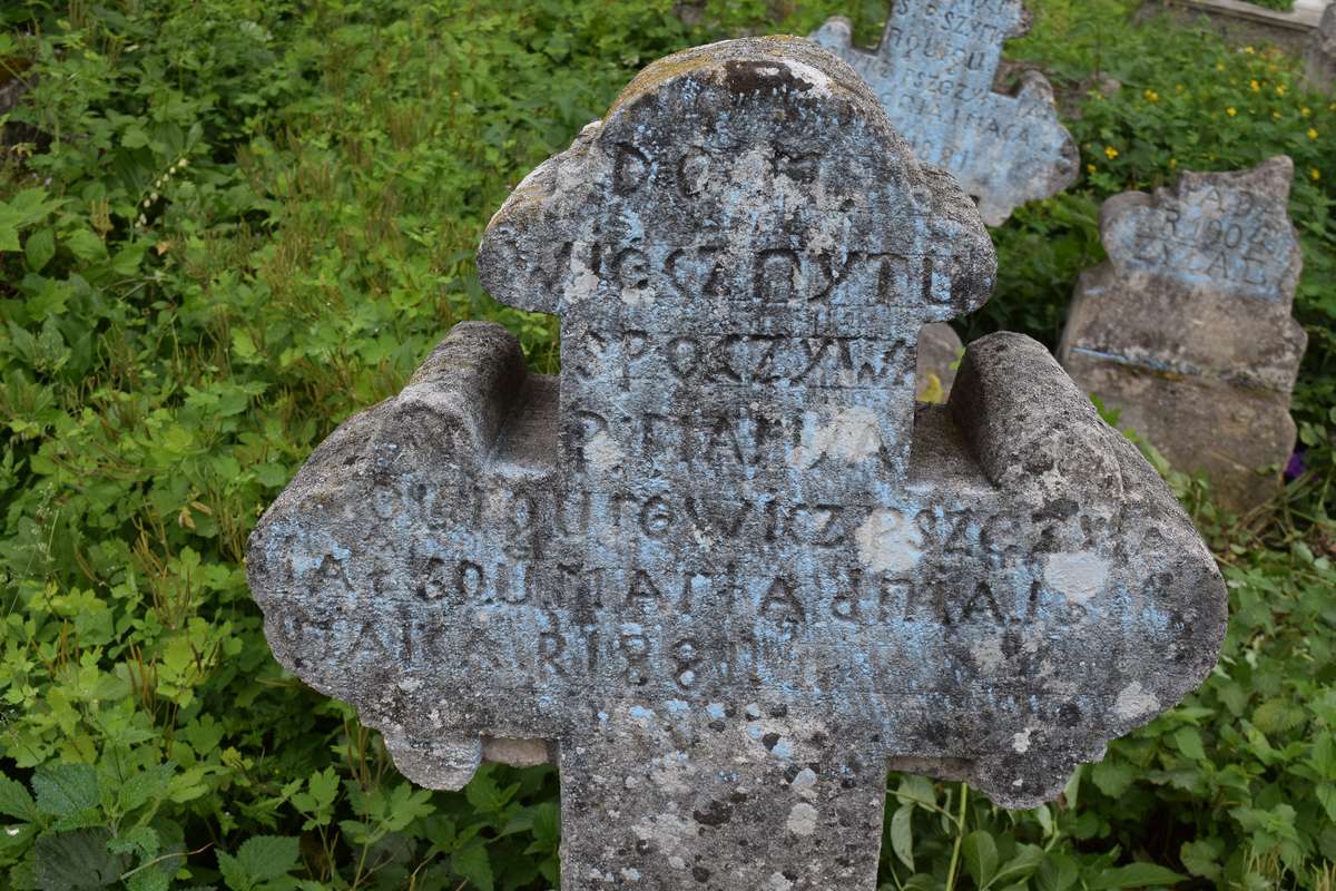 Fragment nagrobka Marii Gurgurewicz, cmentarz w Zbarażu, stan z 2018