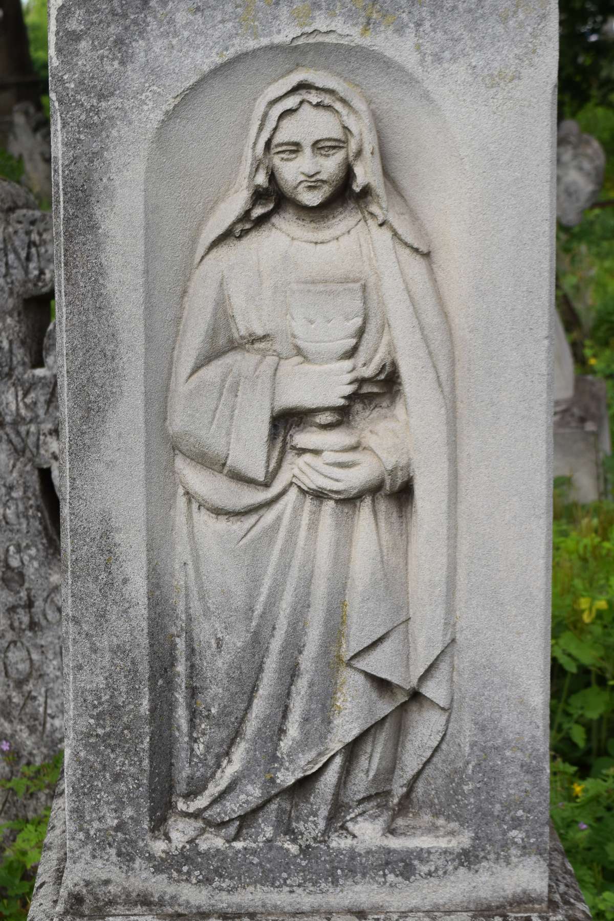 Fragment nagrobka Barbary Górgórewicz, cmentarz w Zbarażu, stan z 2018