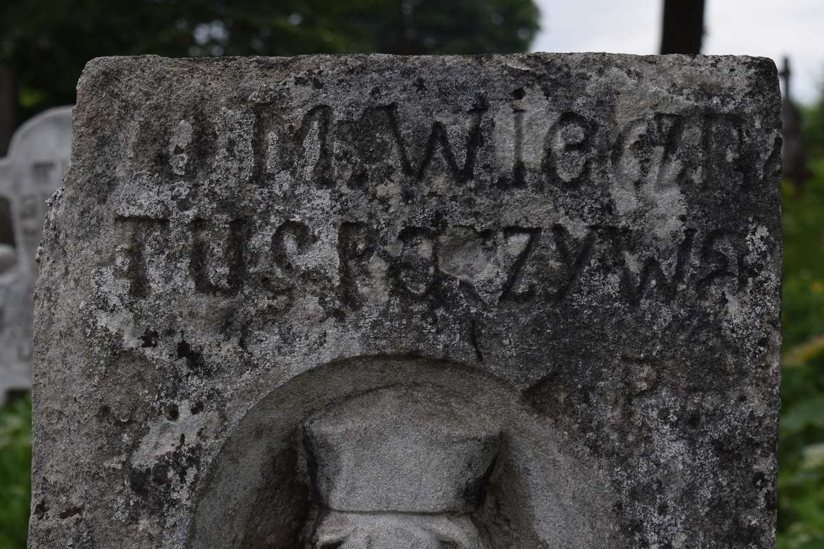 Fragment nagrobka Jana Gurnika, cmentarz w Zbarażu, stan z 2018