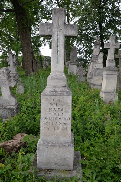 Nagrobek Józefy Hujdy, cmentarz w Zbarażu, stan z 2018