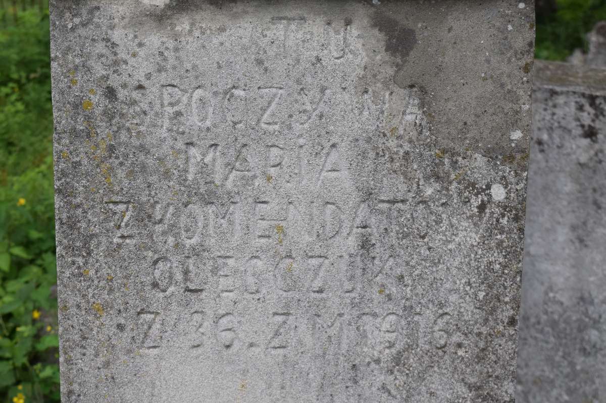Fragment nagrobka Marii Olegczuk, cmentarz w Zbarażu, stan z 2018