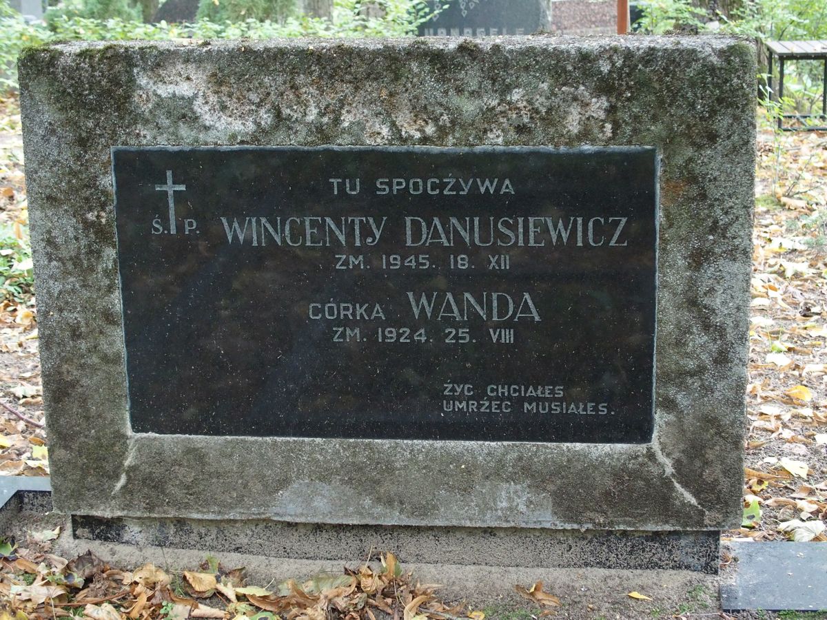 Inscription from the tombstone of Wanda Danusiewicz and Vincent Danusiewicz, St Michael's cemetery in Riga, as of 2021.