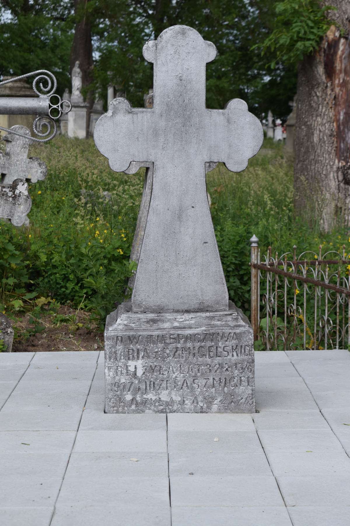 Tombstone of Józefa Szmigielska and Maria Edel, Zbarazh cemetery, state of 2018