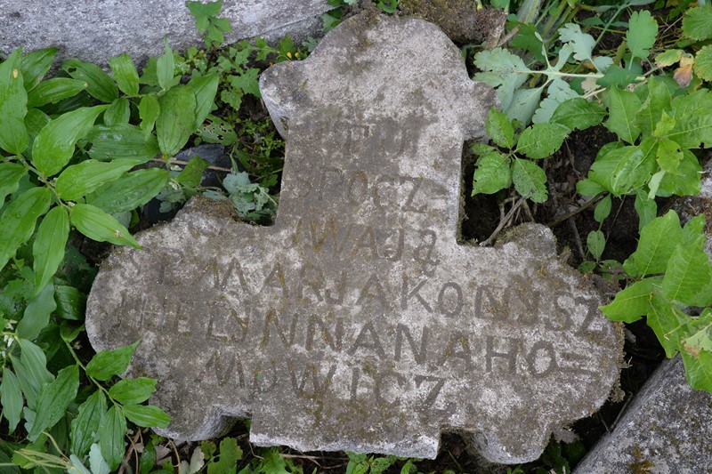 Inscription of the gravestone of Maria Konysz and Helena Nahomowicz, Zbarazh cemetery, as of 2018