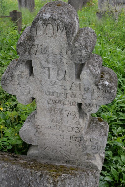 Inscription of the tombstone of Marianna Lenkiewicz, Zbarazh cemetery, as of 2018