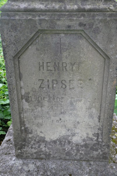 Inscription of the tombstone of Henryk Zipser, Zbarazh cemetery, as of 2018