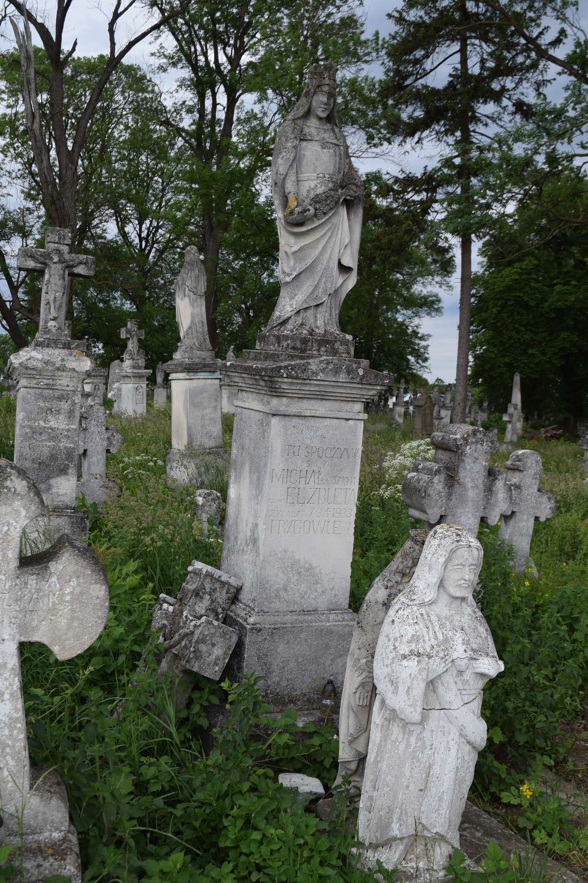 Nagrobek Elżbiety i Michała Frygi, cmentarz w Zbarażu, stan z 2018