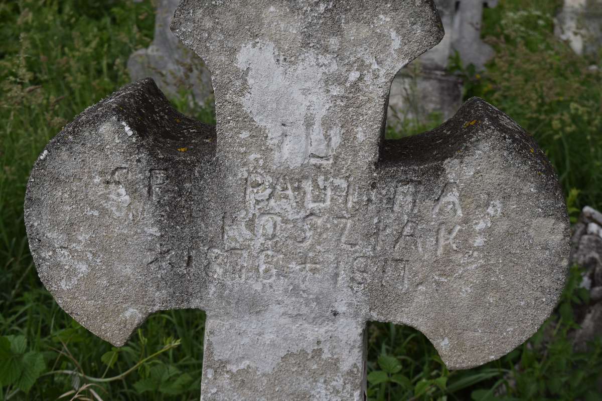 Fragment nagrobka Pauliny Koszłak, cmentarz w Zbarażu, stan z 2018