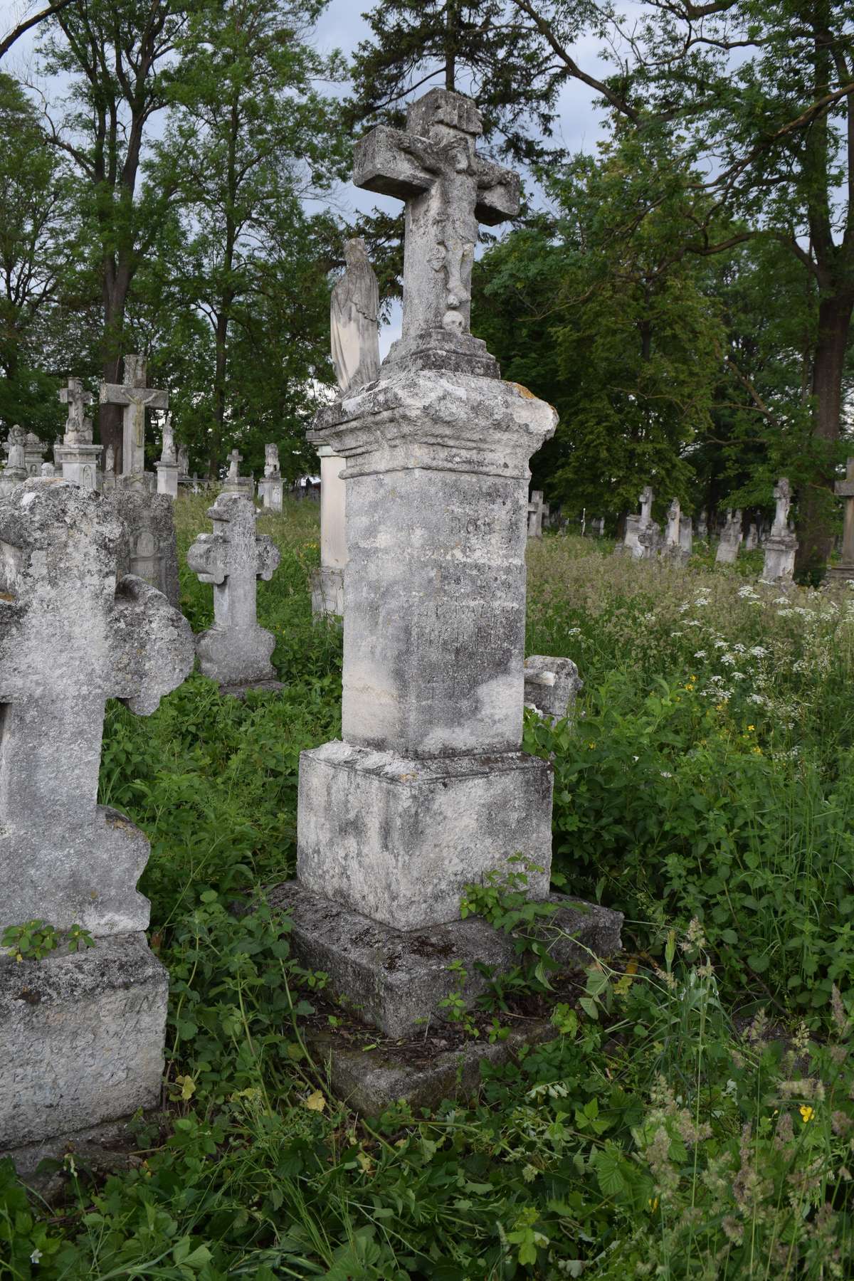 Nagrobek Bazylego Kuciuruby, cmentarz w Zbarażu, stan z 2018