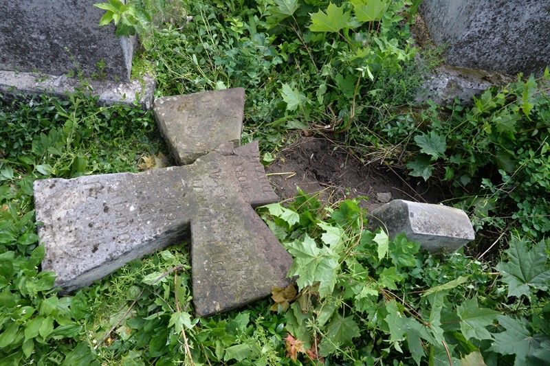 Nagrobek Augustyna Chrzanoskiego, cmentarz w Zbarażu, stan z 2018
