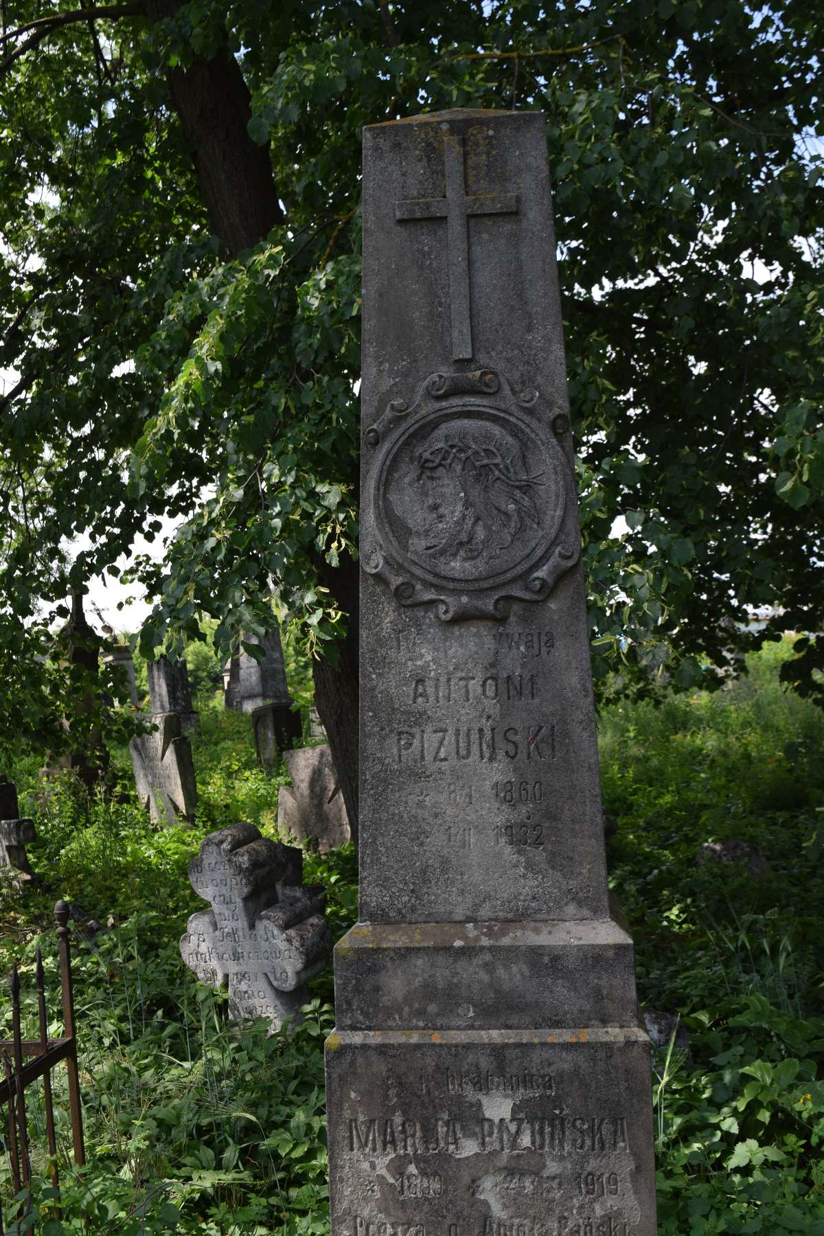 Tombstone of Antoni and Maria Pizunski, Zbarazh cemetery, as of 2018