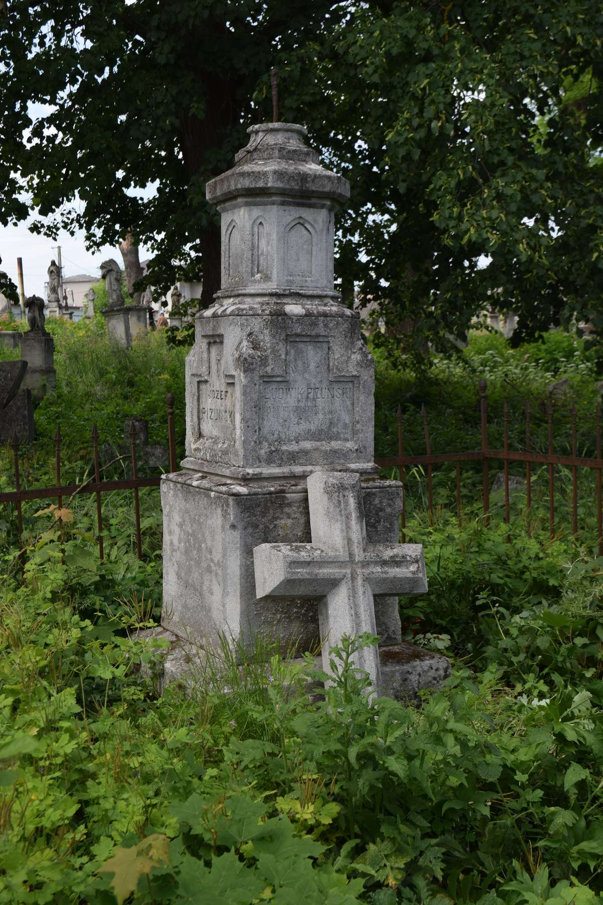 Tombstone of Joseph, Ludwik and Marcela Pizunski, Zbarazh cemetery, state of 2018