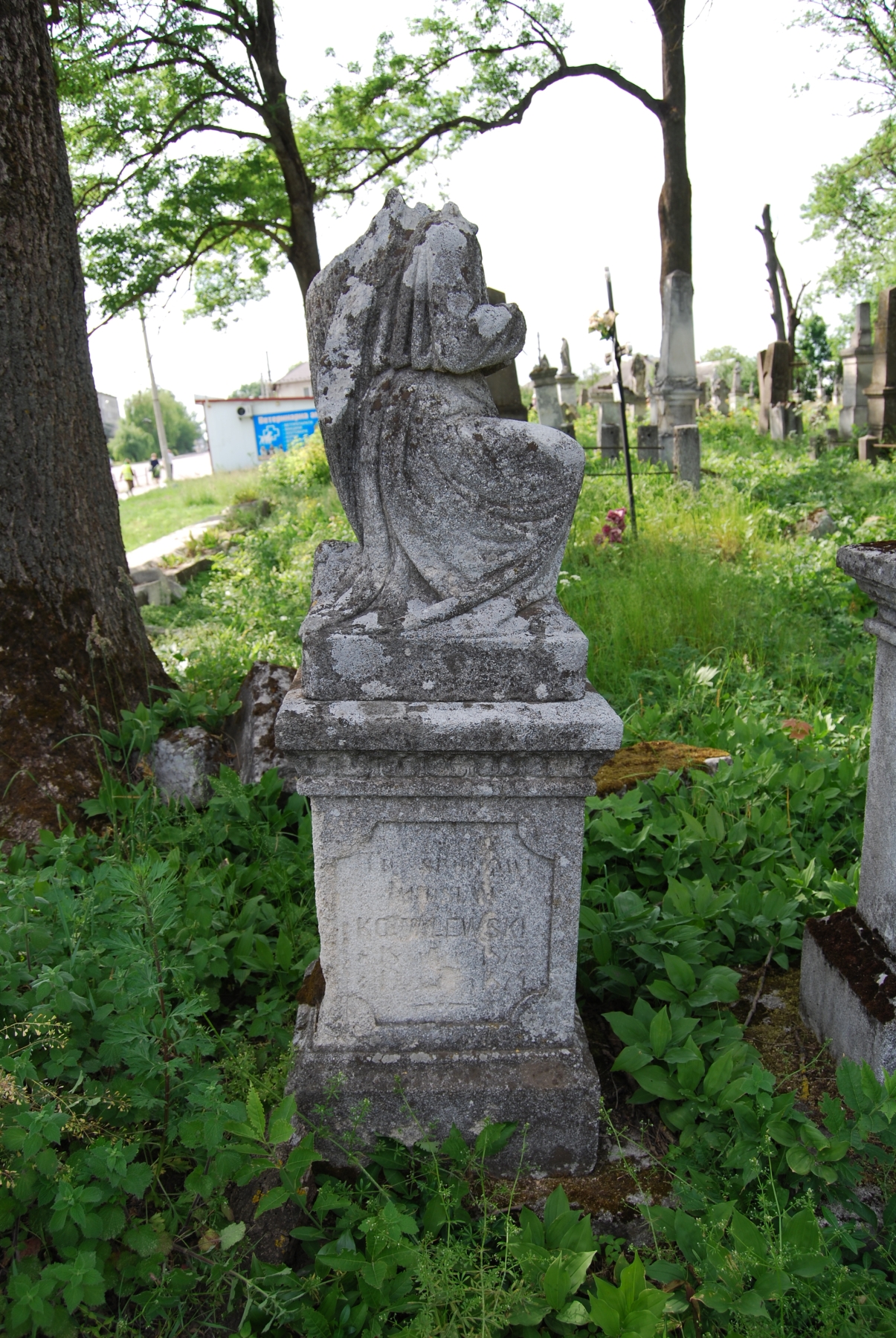 Nagrobek Justyna Kowalewskiego, cmentarz w Zbarażu, stan z 2018