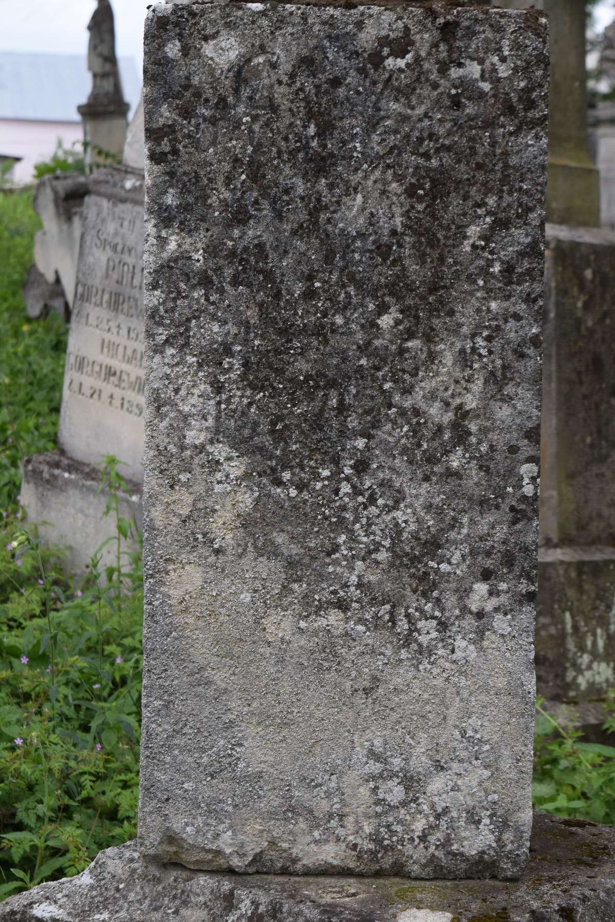 Fragment nagrobka Michaiła  Komałowskiego, cmentarz w Zbarażu, stan z 2018